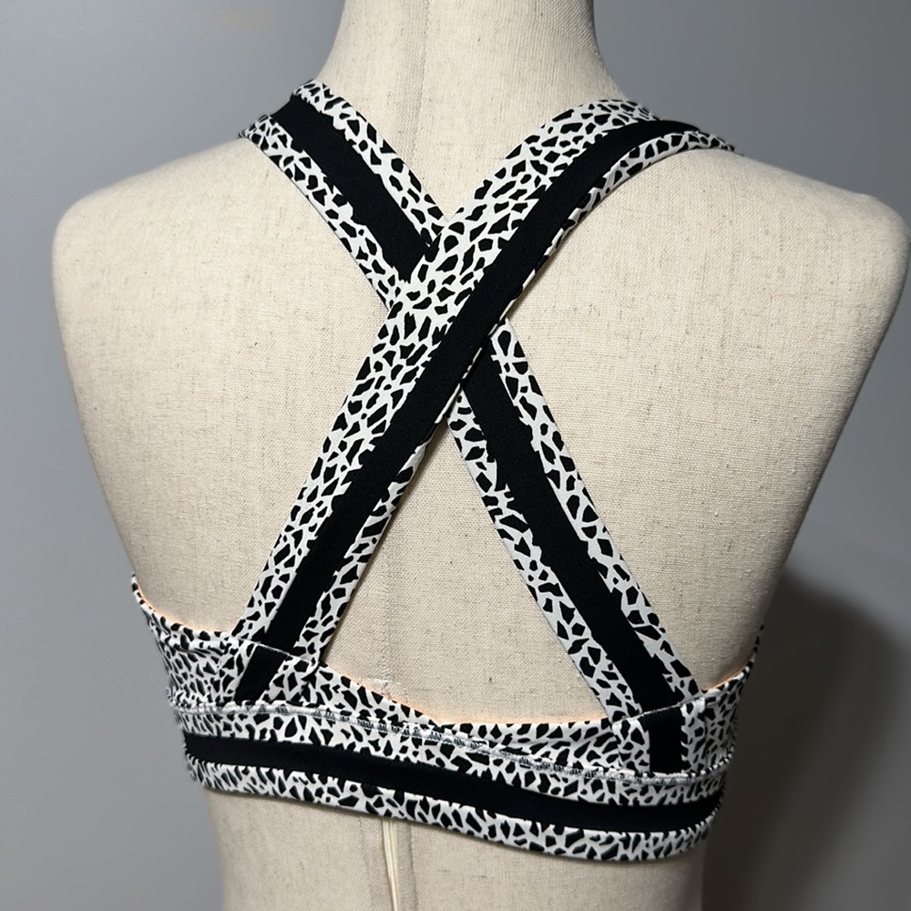 Lululemon Racerback Bra Size 6 - Picture 3 of 6